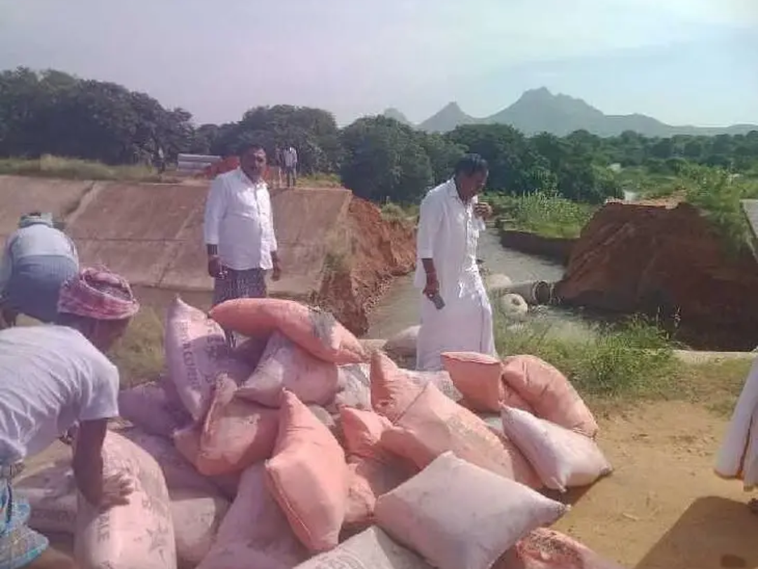 తలుపుల మండలంలో హంద్రీనీవా కాలువకు గండి