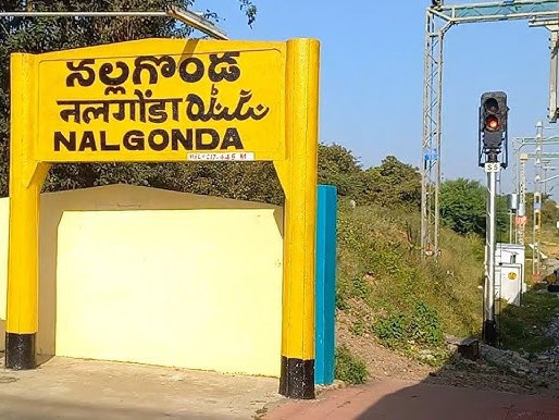 రైళ్ల రాకపోకలపై తుపాన్ ప్రభావం