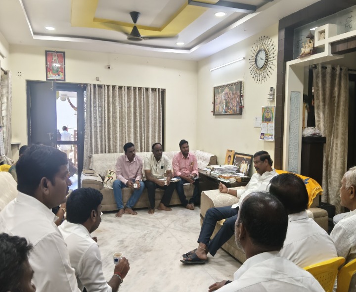 వ్యవసాయ శాఖ అధికారులతో సమీక్ష సమావేశం