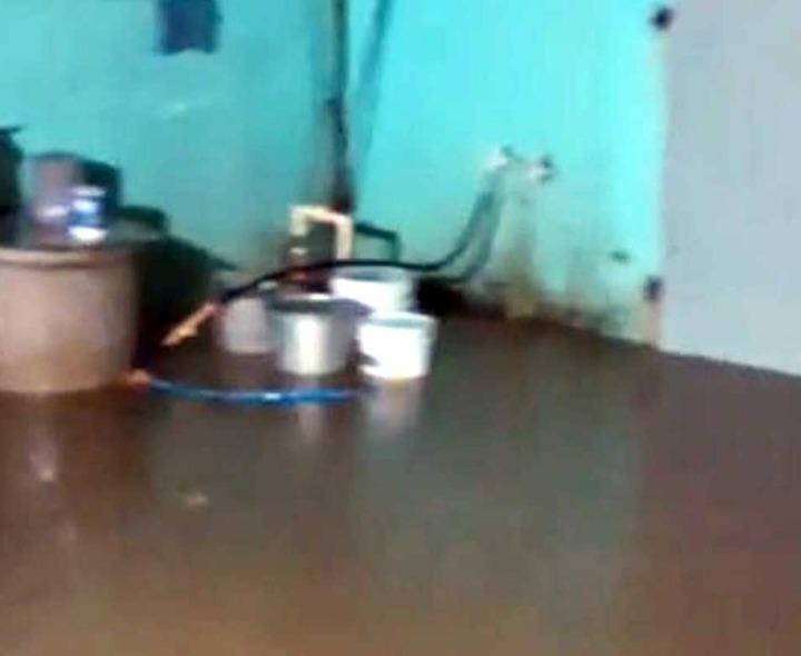 ఇళ్లలోకి చేరిన వర్షపు నీరు.. ప్రజల ఇబ్బందులు