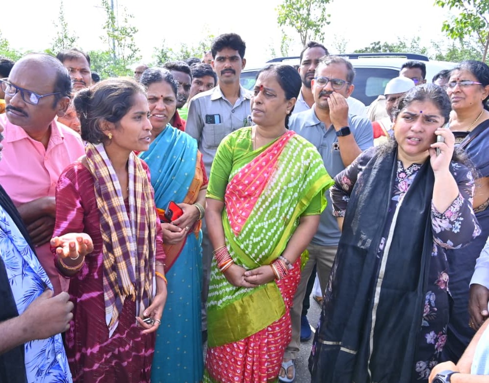 వరద ప్రాంతాల్లో పర్యటించిన కొండా సురేఖ