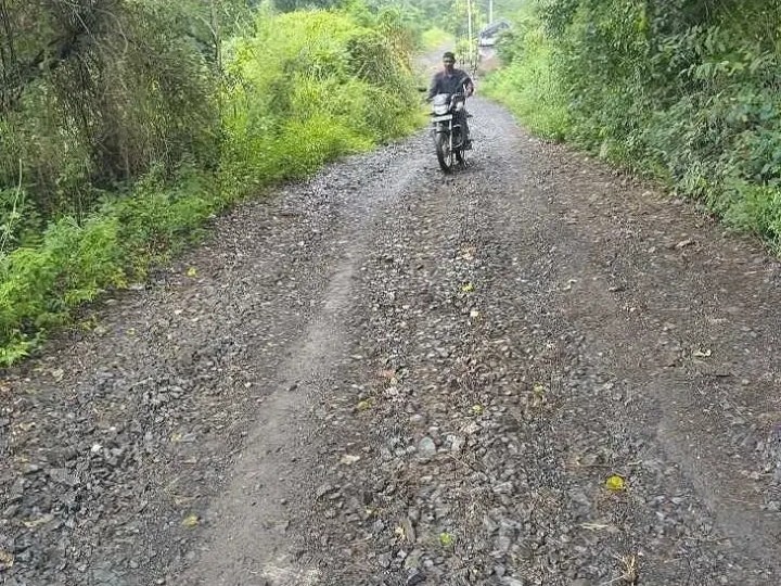 లక్ష్మీపూర్-రాజ్ గాడ్ రోడ్డు అధ్వానం