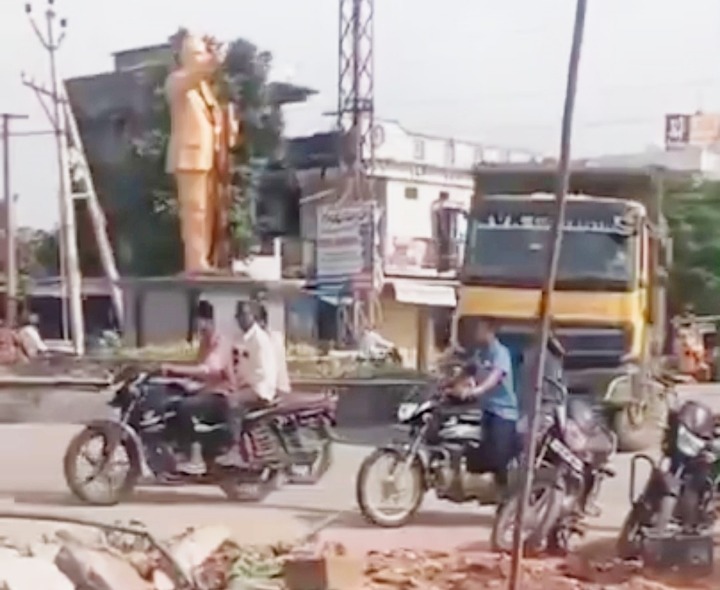 అంబెద్కర్ చౌరస్తా విస్తరణకు నోచుకునేదెన్నడో!