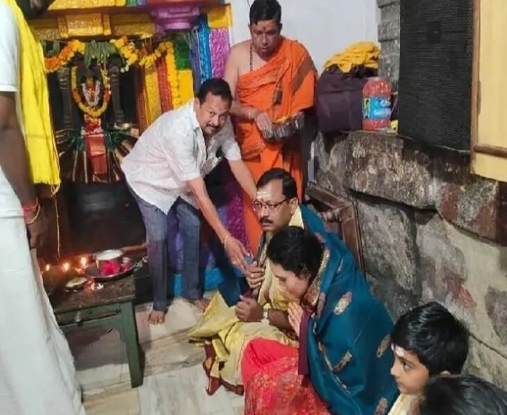 నీలకంఠేశ్వరుడి సేవలో కలెక్టర్ దంపతుల ప్రత్యేక పూజలు