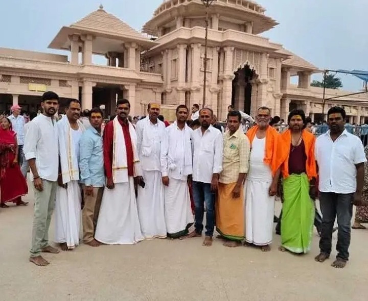 అయోధ్య బాలరాముడిని దర్శించుకున్న ఆర్మూర్ వాసులు