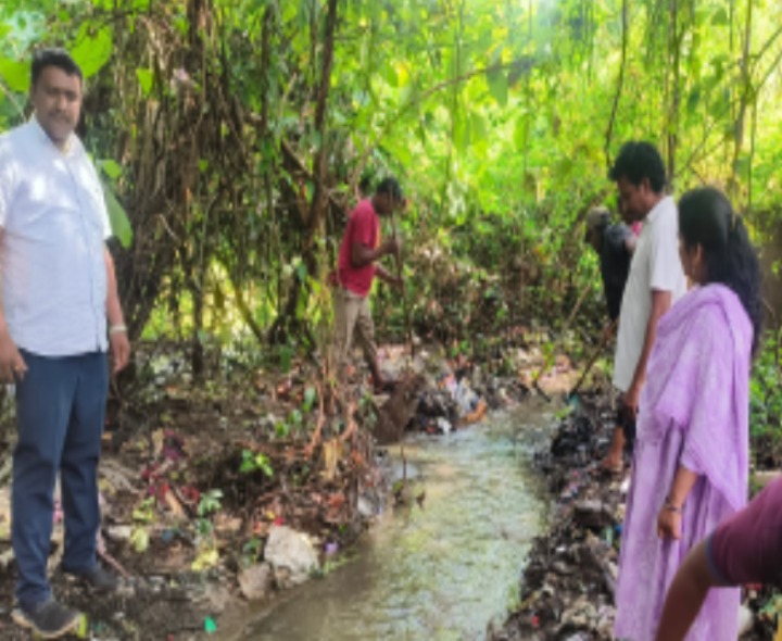 కాలువల పూడికలు తీసివేత