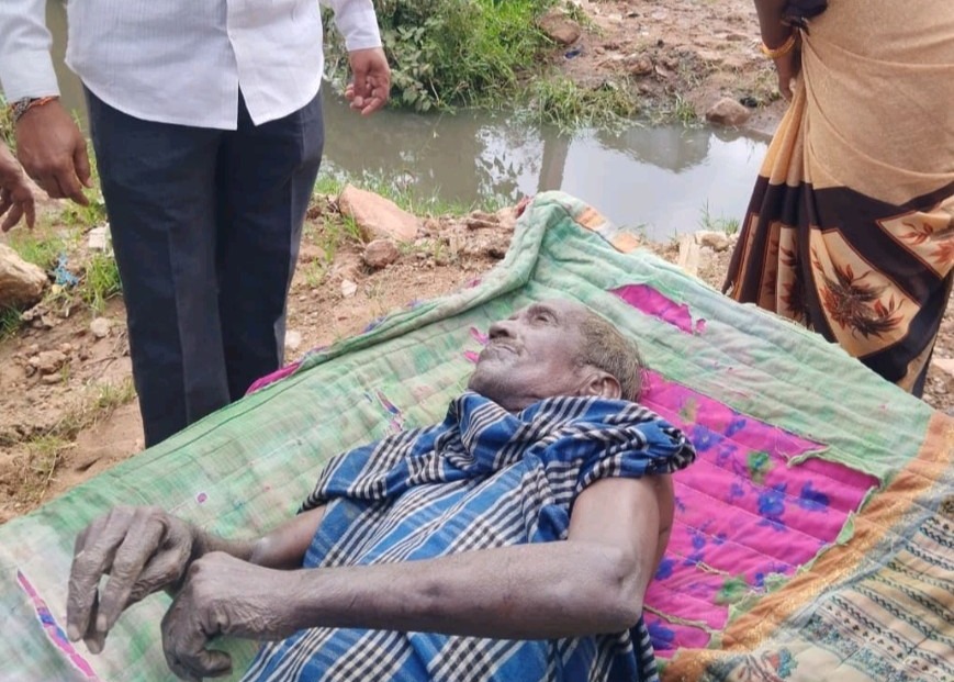 వరద నీటిలో వృద్ధుడు మృతి