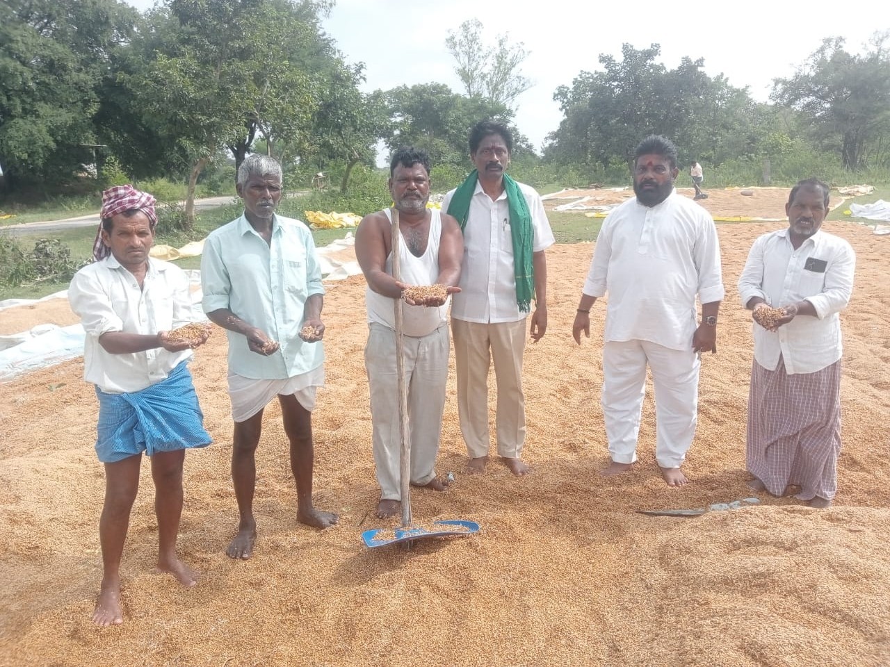 ‘ధాన్యం కొనుగోలు ప్రారంభించాలి’