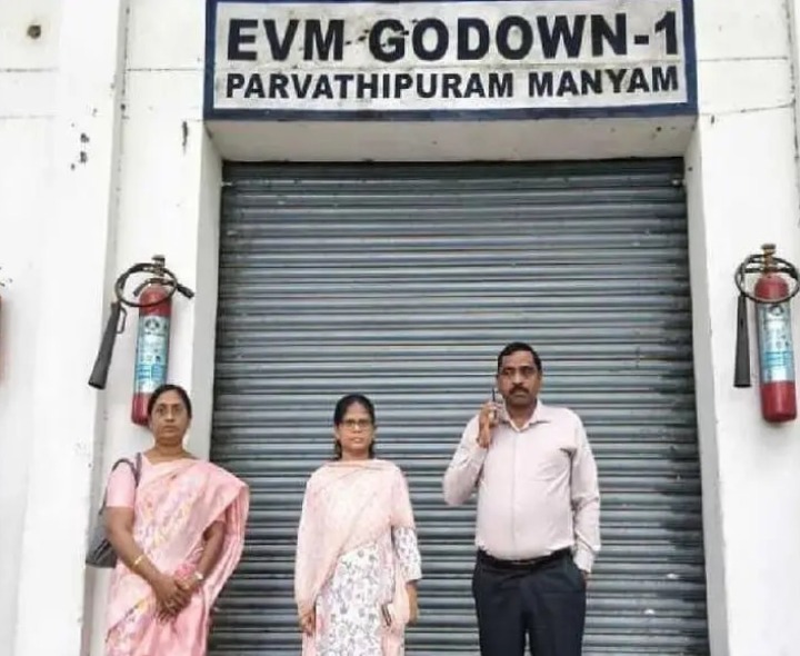 ఈవీఎం గోదామును తనిఖీ చేసిన కలెక్టర్ ప్రభాకరరెడ్డి