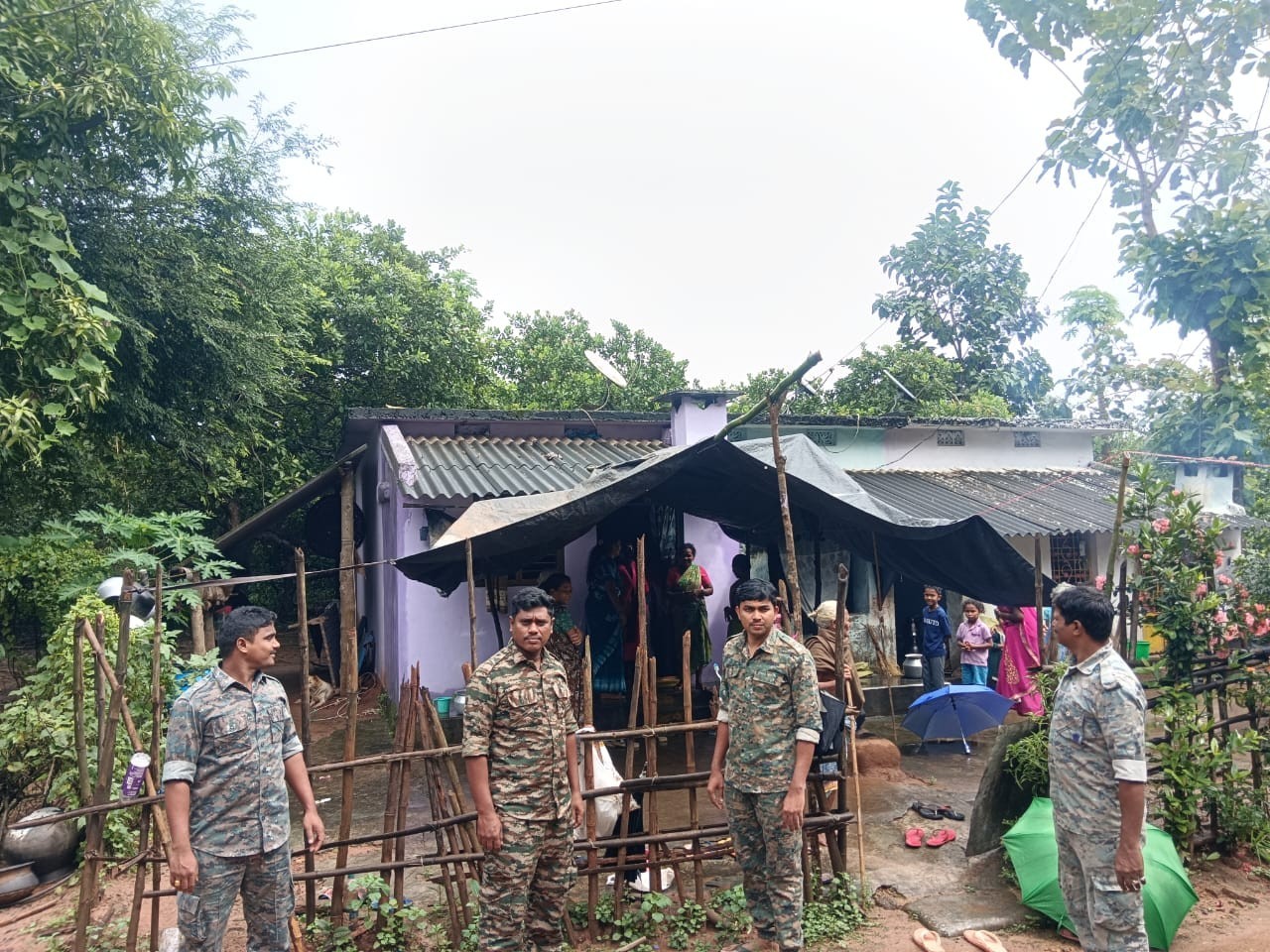 ప్రజలను అప్రమత్తం చేసిన పోలీసులు