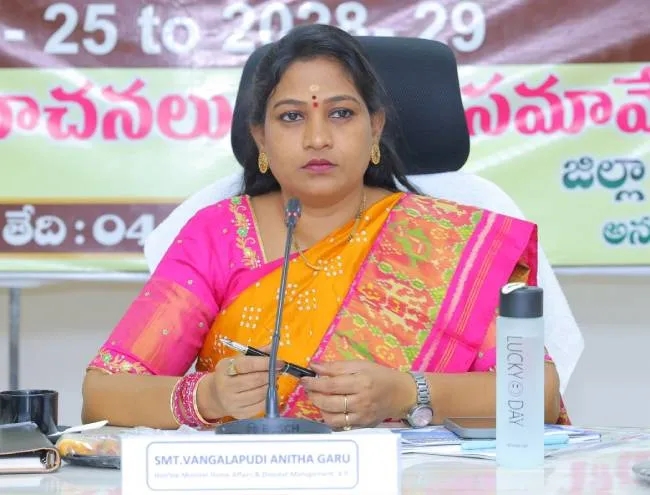 కలెక్టర్ హిమాన్షుపై హోంమంత్రి ప్రశంసలు