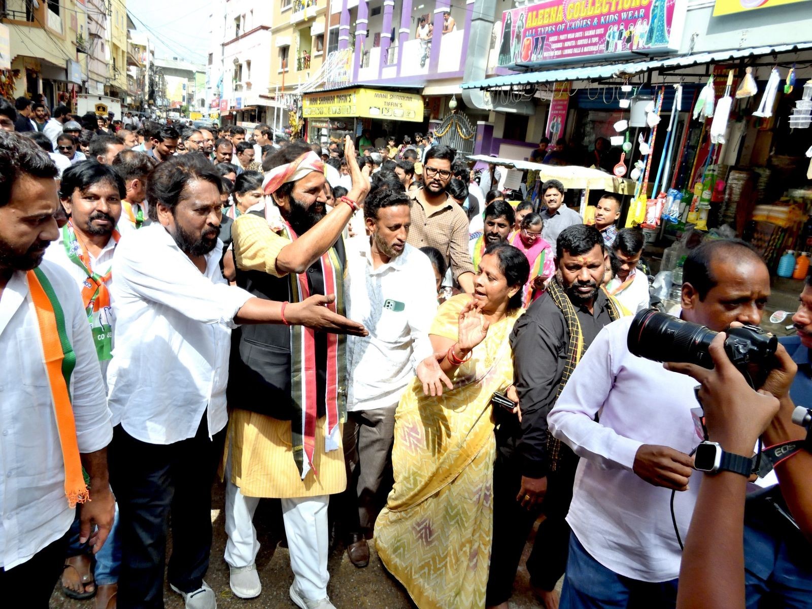 యూసఫ్ గూడ డివిజన్‌లో మంత్రి ఉత్తమ్ ప్రచారం