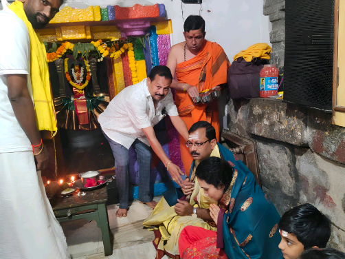 ప్రత్యేక పూజలు చేసిన కలెక్టర్ దంపతులు