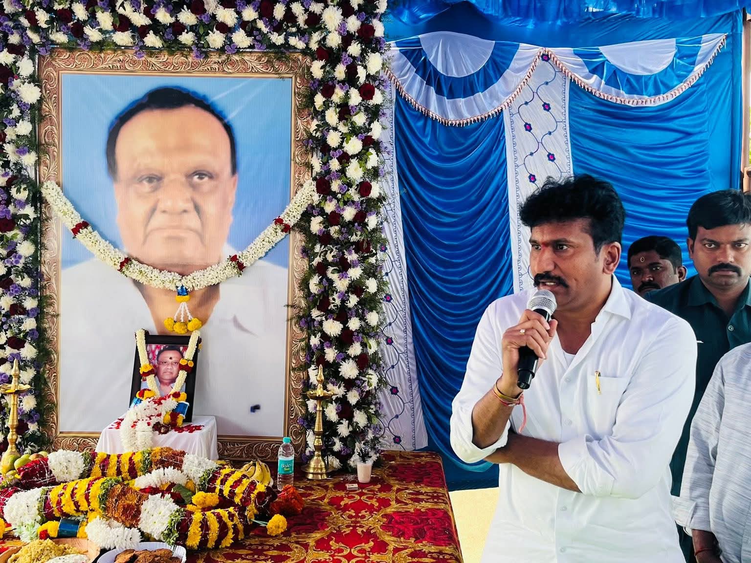 ఆయన చేసిన సేవలు శాశ్వతం: తోపుదుర్తి