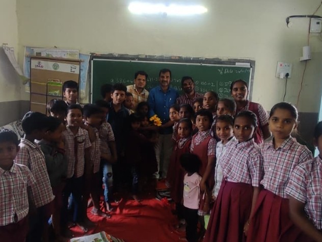 ‘మౌలిక సౌకర్యాలను పరిశీలించిన సర్వే సిబ్బంది’