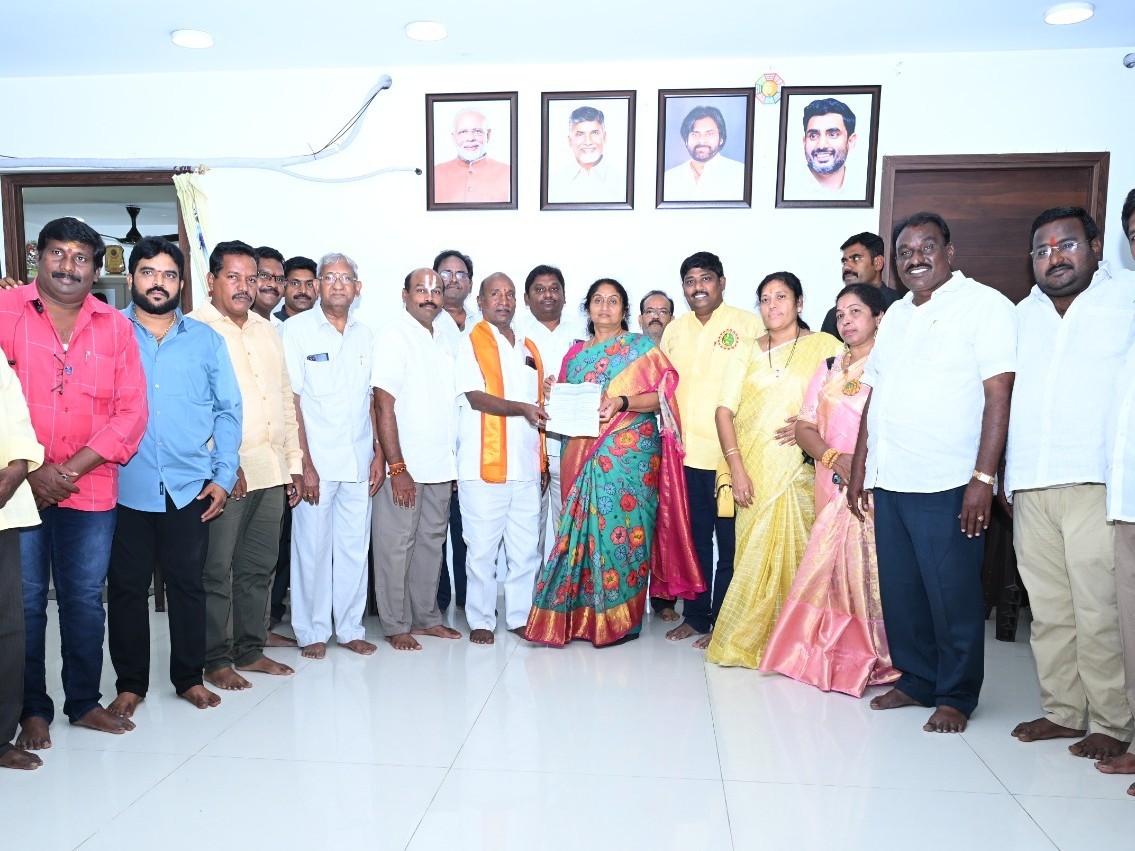 ఆర్యవైశ్యుల అభివృద్ధే లక్ష్యం: మంత్రి సవిత