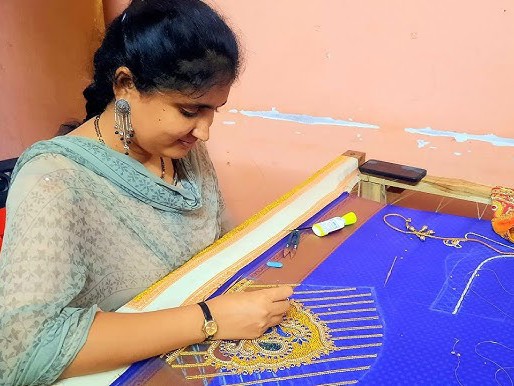 నిరుద్యోగ మహిళలకు మగ్గం వర్క్‌లో ఉచిత శిక్షణ