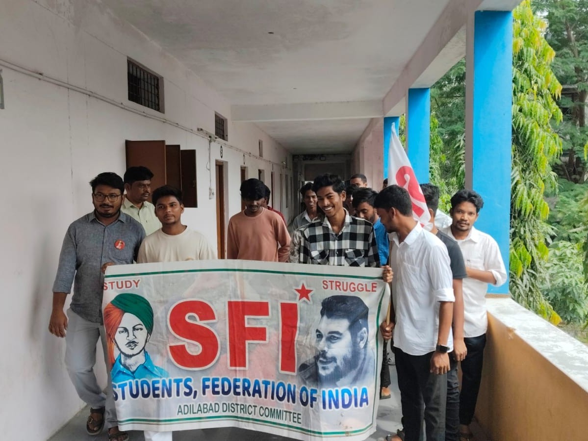 ‘పెండింగ్‌ స్కాలర్షిప్‌లను విడుదల చేయాలి’