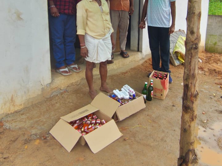 దాబాలపై పోలీసుల దాడి.. మద్యం స్వాధీనం