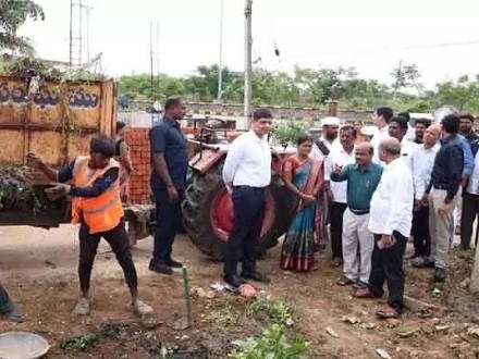 పారిశుద్ధ్య పనులను వేగవంతం చేయాలి: కలెక్టర్