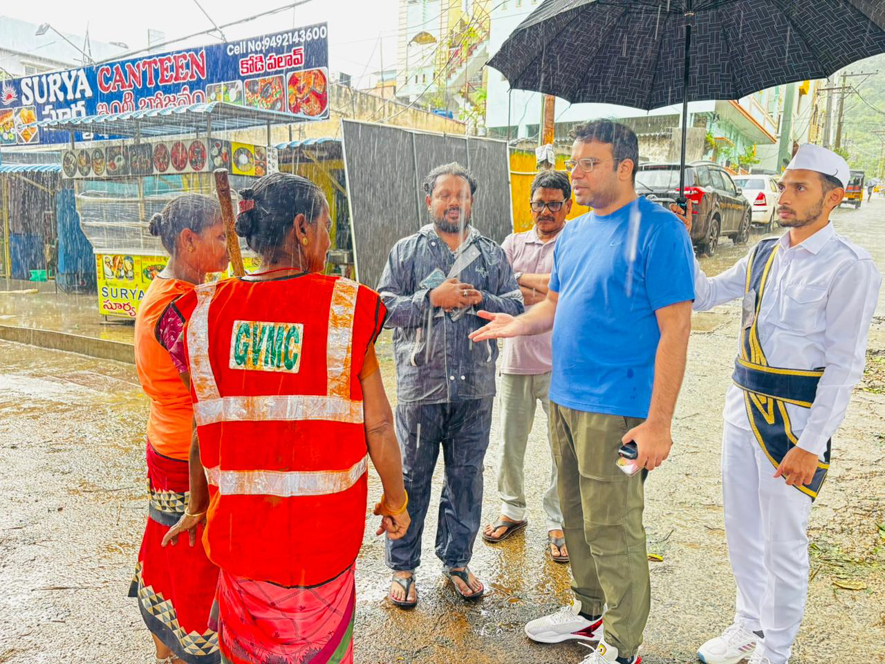 ‘రోడ్లు, ఫుట్ పాత్‌ల  ఆక్రమణలు తొలగించాలి’