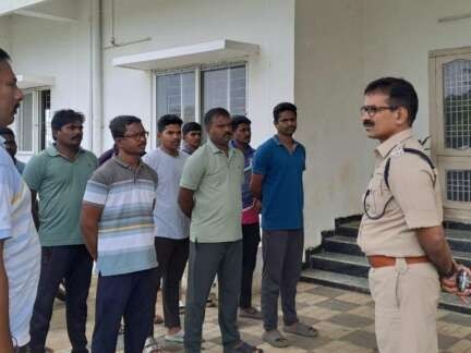 పోలీస్‌స్టేషన్‌లో DSP రవీందర్ రెడ్డి ఆకస్మిక తనిఖీ