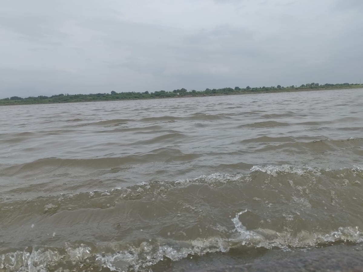 ధర్మపురి వద్ద పెరిగిన గోదావరి నీటి ప్రవాహం