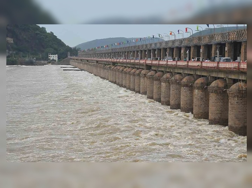 ప్రకాశం బ్యారేజీకి 2వ ప్రమాద హెచ్చరిక?