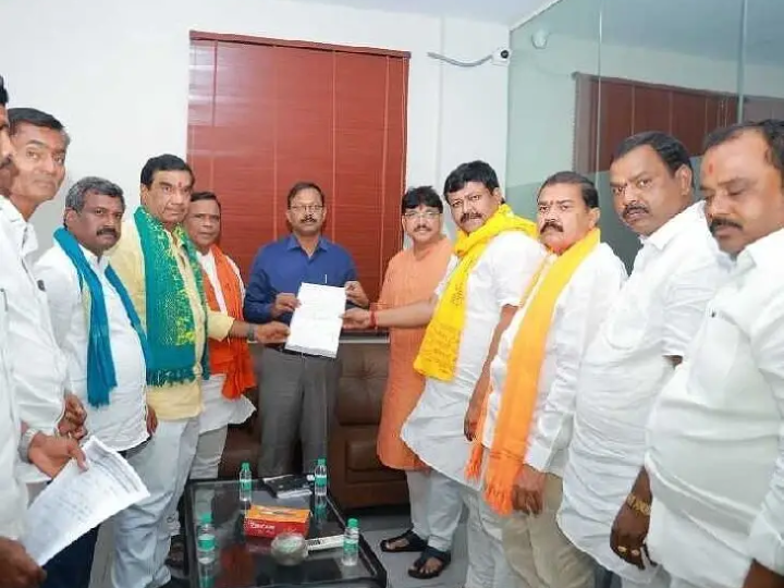 రంగు మారిన ధాన్యాన్ని వెంటనే సేకరించాలి: ఎమ్మెల్యేలు