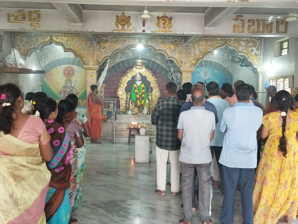 బాబా మందిరంలో ఒక్కరోజు దత్తత కార్యక్రమం