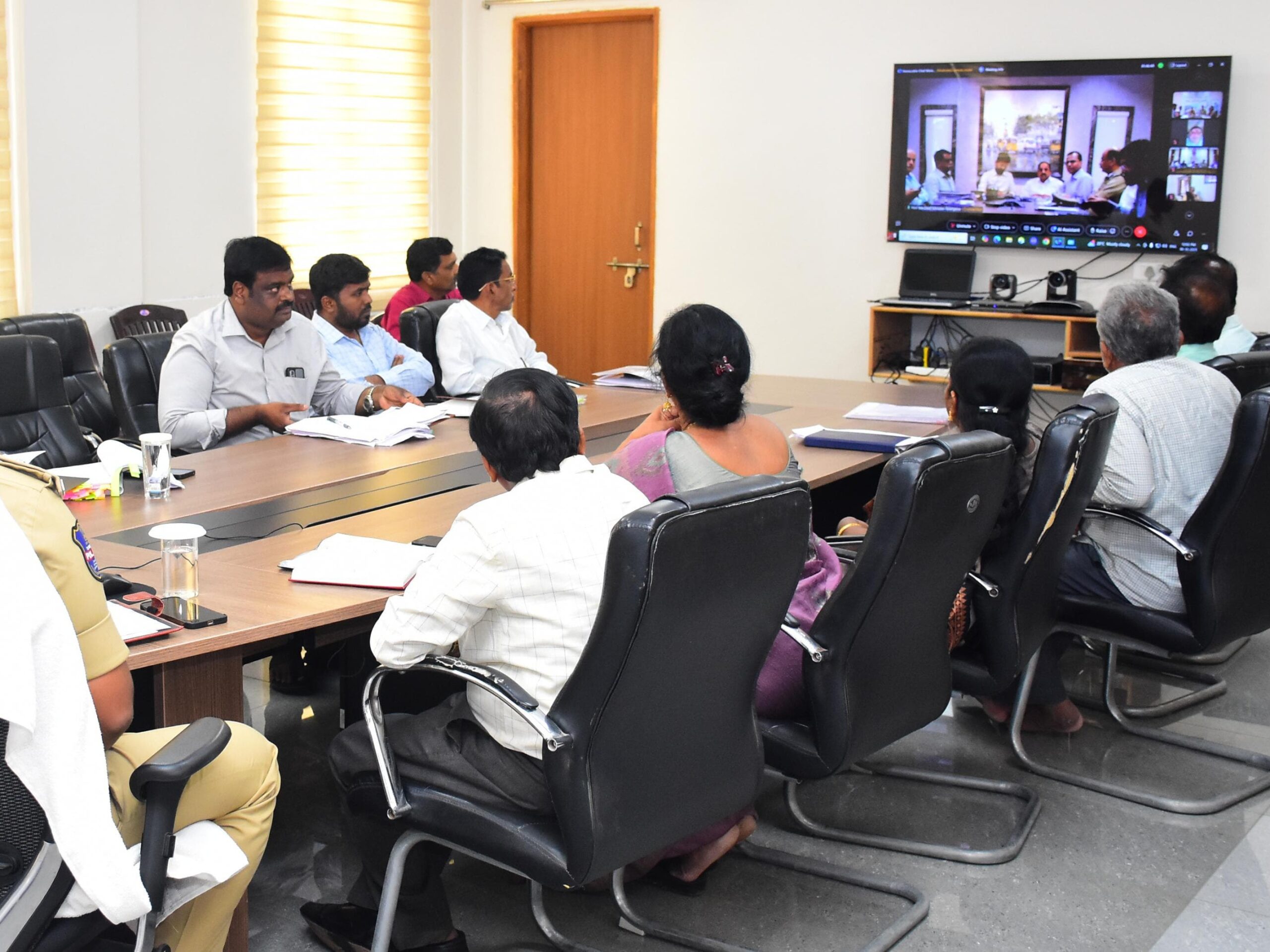 కలెక్టర్లతో ముఖ్యమంత్రి వీడియో కాన్ఫరెన్స్‌లో సమీక్ష