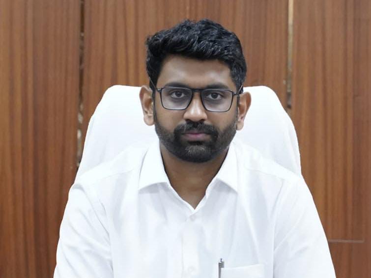 కలెక్టరేట్‌లో డ్రాయింగ్ టెస్ట్ నిర్వహణ