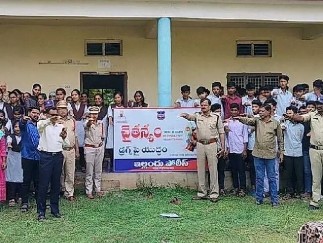 యువత చెడు అలవాట్లకు దూరంగా ఉండాలి: డీఎస్పీ