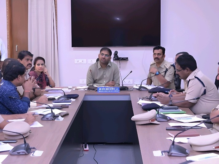 రోడ్డు ప్రమాదాల నియంత్రణకు పటిష్ట చర్యలు :కలెక్టర్