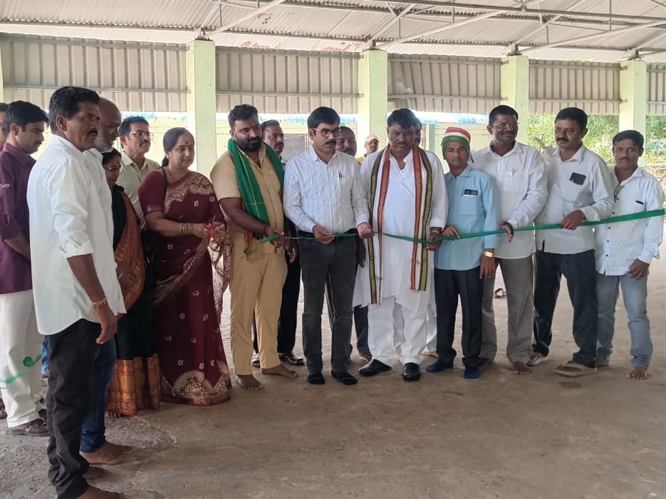 హూజూర్‌నగర్‌లో వడ్ల  కొనుగోలు కేంద్రం ప్రారంభం