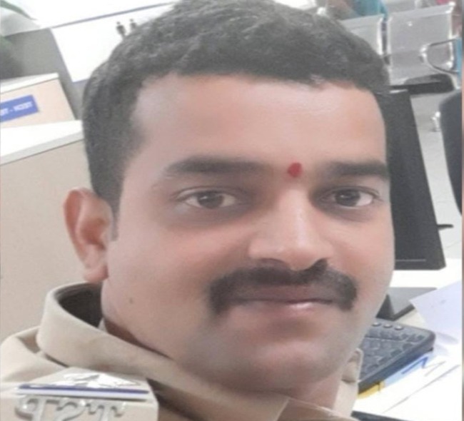 టాస్క్‌ఫోర్స్ ఎస్సై శ్రీకాంత్ అటాచ్