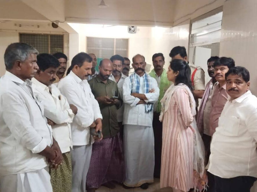 టీడీపీ కార్యకర్త మృతికి ఎమ్మెల్యే నివాళి