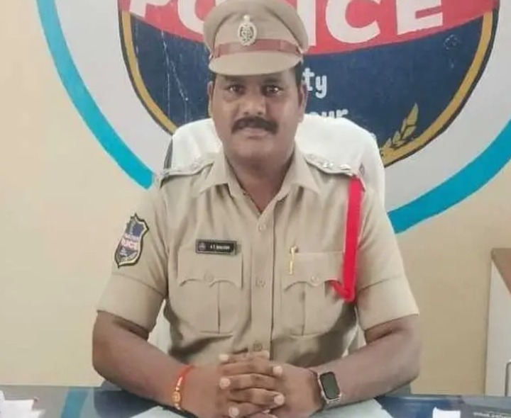 కోడి పందాలపై పోలీసుల మెరుపు దాడి