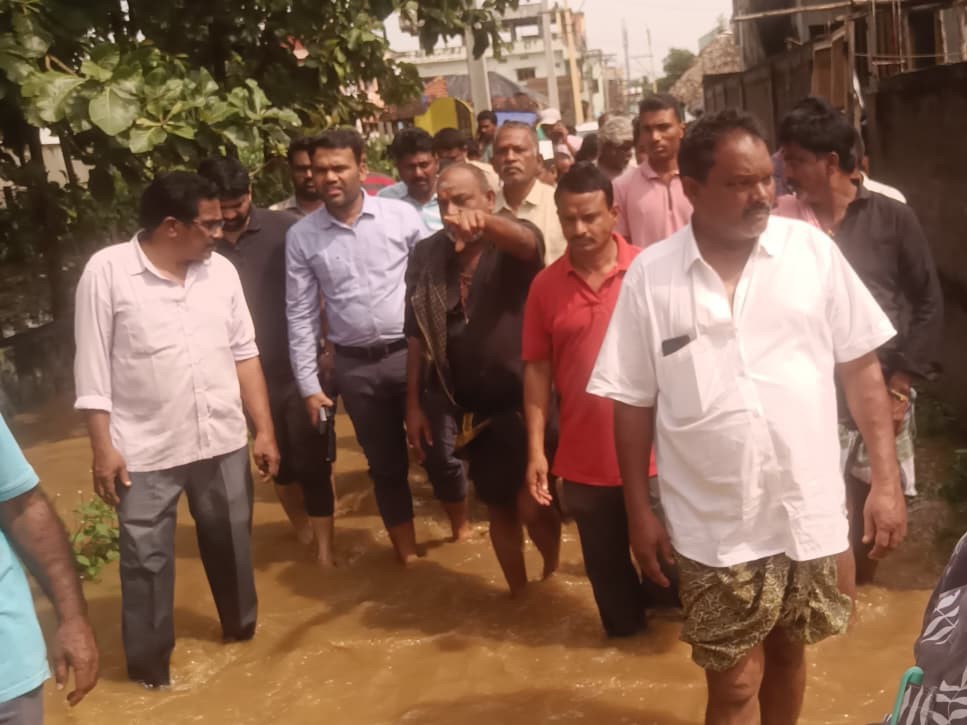 ‘కాలనీలో వైద్యసేవలు చేపట్టండి’