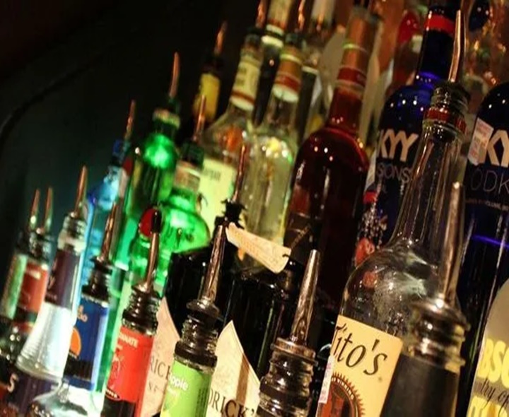 కల్తీ మద్యం కేసులో ఎక్సైజ్ అధికారుల దూకుడు