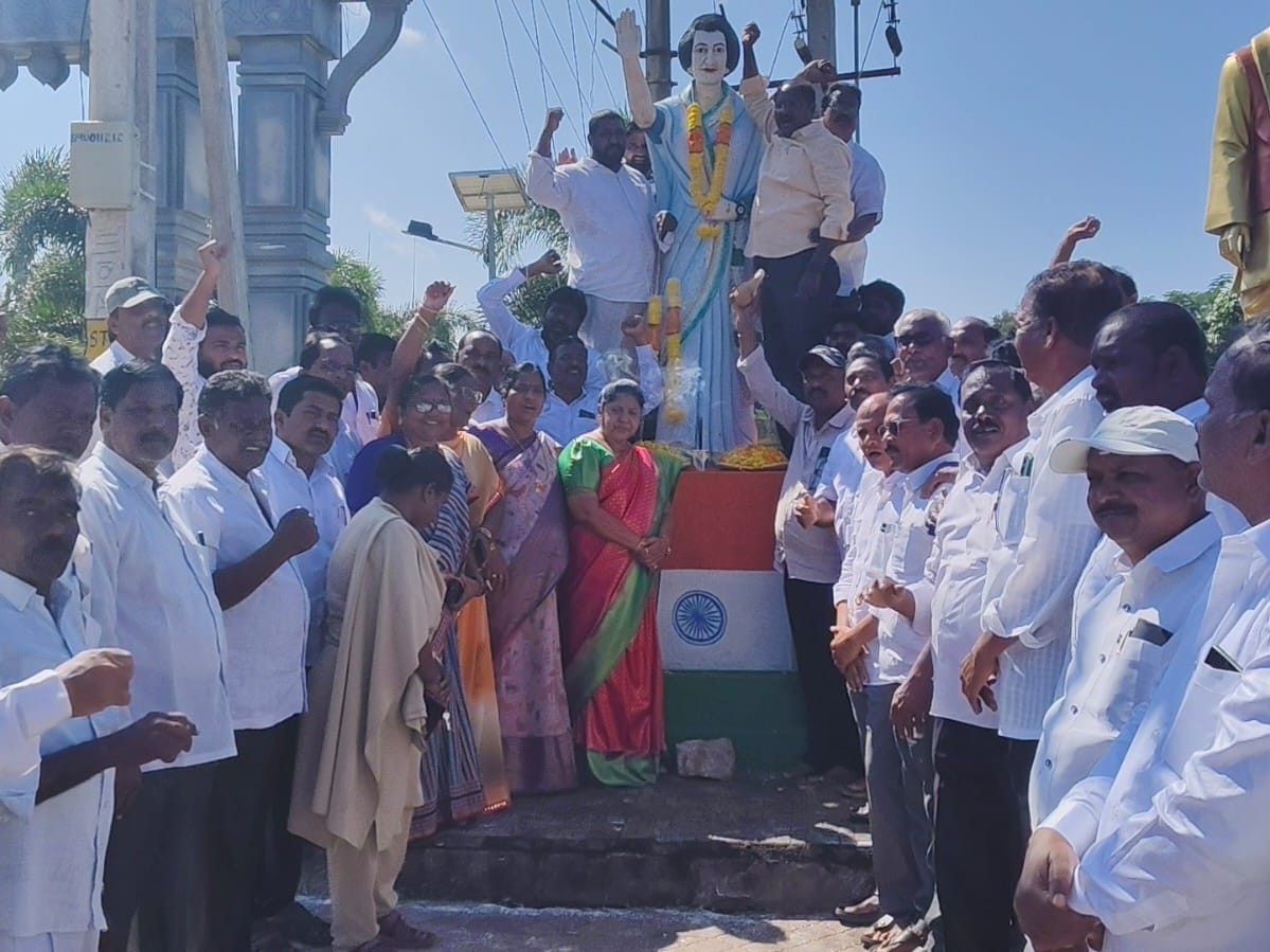 ఇందిరా గాంధీకి నివాళులార్పించిన ఎమ్మెల్యే