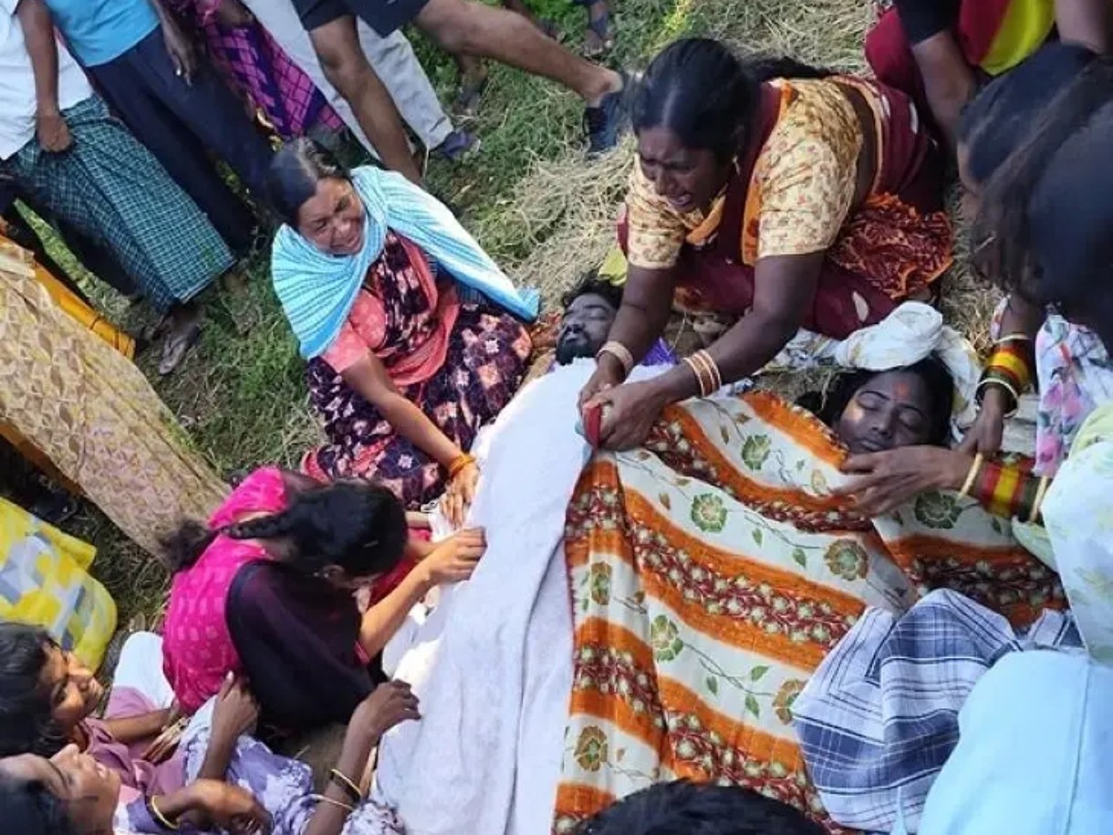 వాగులో దంపతుల మృతదేహాలు లభ్యం