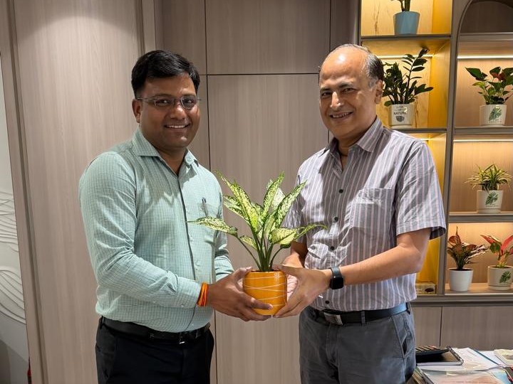 ఇన్కమ్ టాక్స్ డైరెక్టర్‌ను ఆహ్వానించిన చీఫ్ విజిలెన్స్ ఆఫీసర్