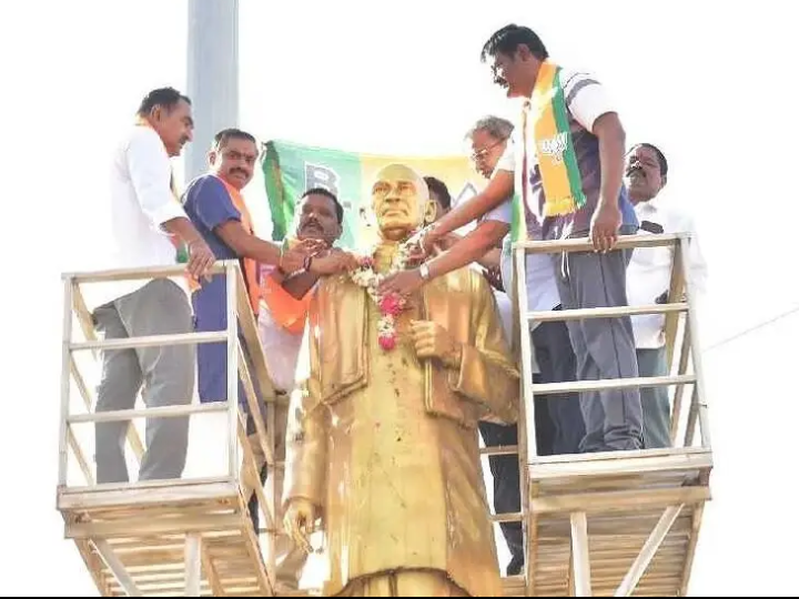 “దేశాన్ని ముక్కలు కాకుండా కాపాడిన ఉక్కు మనిషి పటేల్”