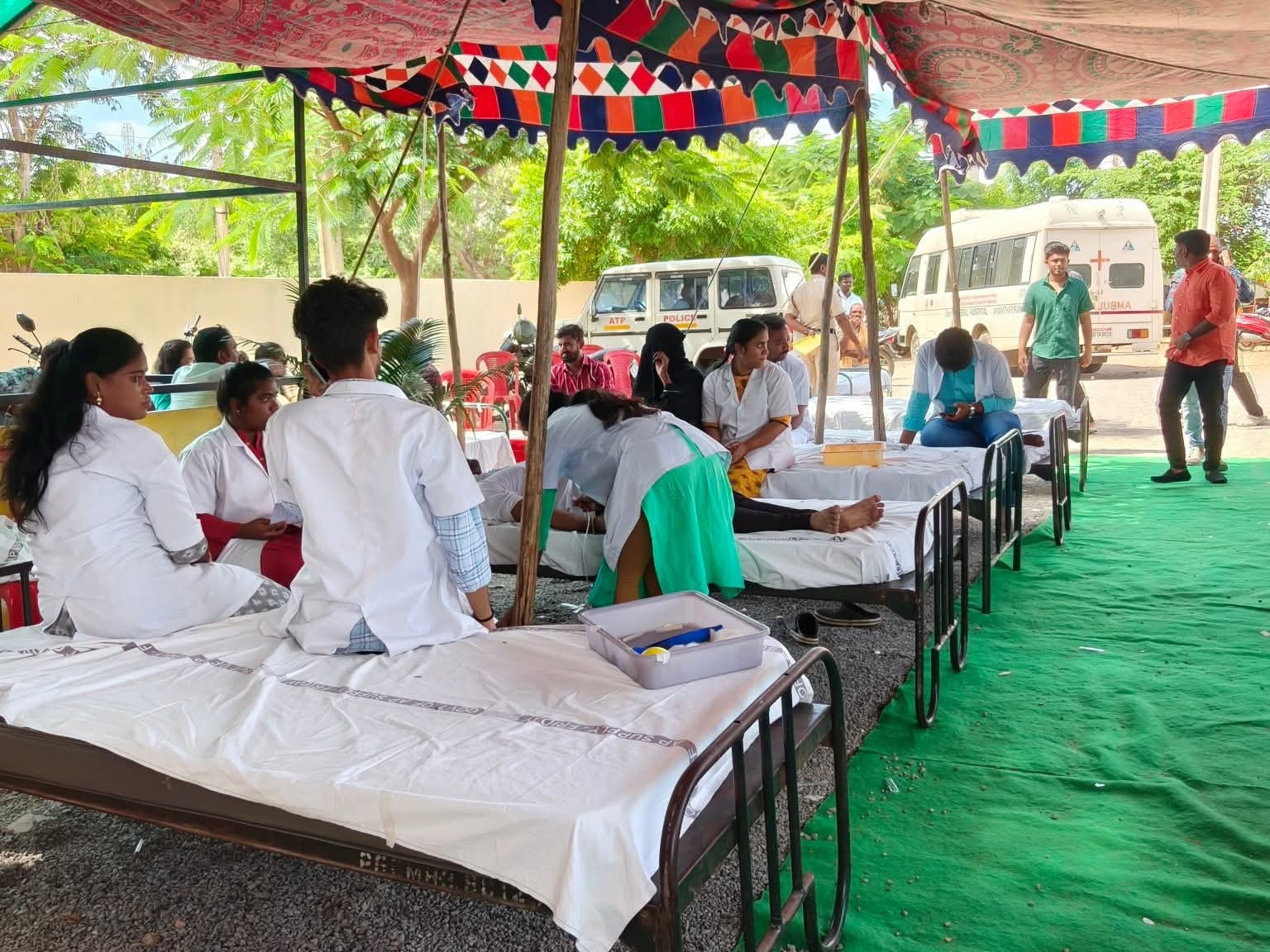 ఇటుకలపల్లి సర్కిల్ వద్ద రక్తదాన శిబిరం