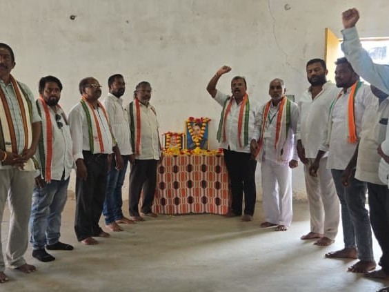 ఇందిరాగాంధీ, పటేల్‌కు నివాళులు అర్పించిన కాంగ్రెస్ నాయకులు