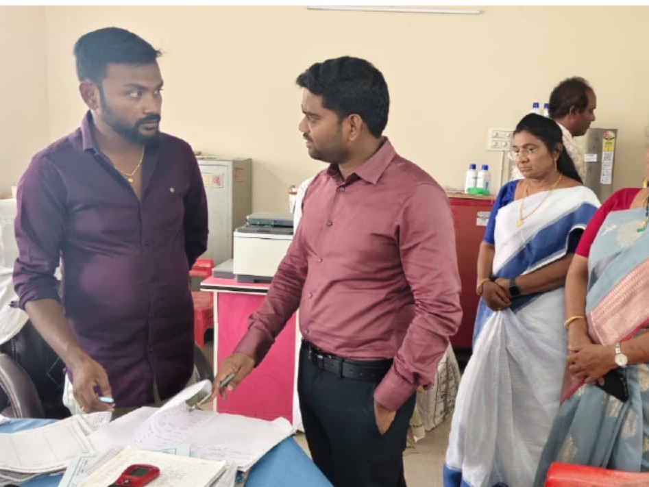 ఆత్రేయపురం PHCలో ఆర్డీవో ఆకస్మిక తనిఖీలు