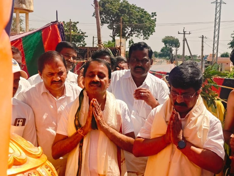 విగ్రహ ప్రతిష్టాపనలో పాల్గొన్న ఎమ్మెల్యే ఉగ్ర