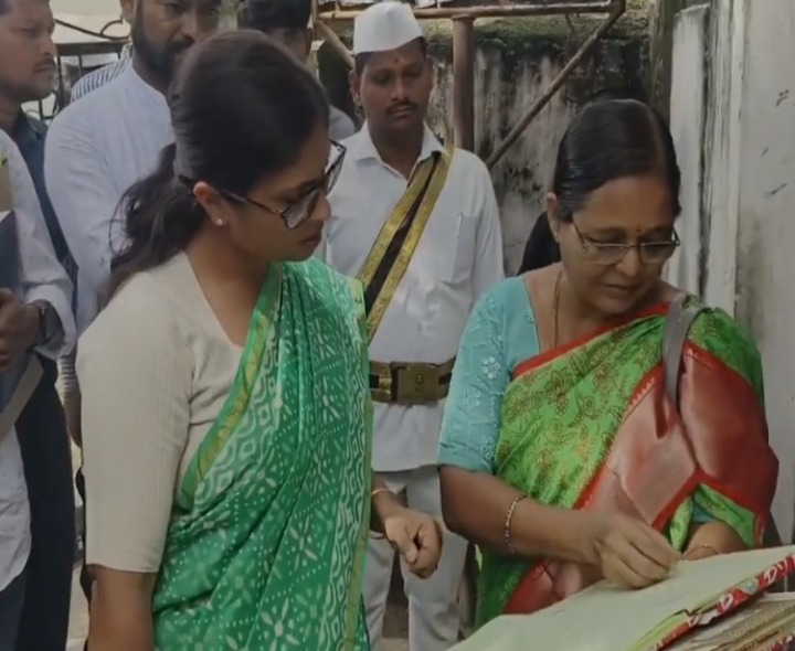 అంగన్వాడీ కేంద్రాన్ని తనిఖీ చేసిన కలెక్టర్