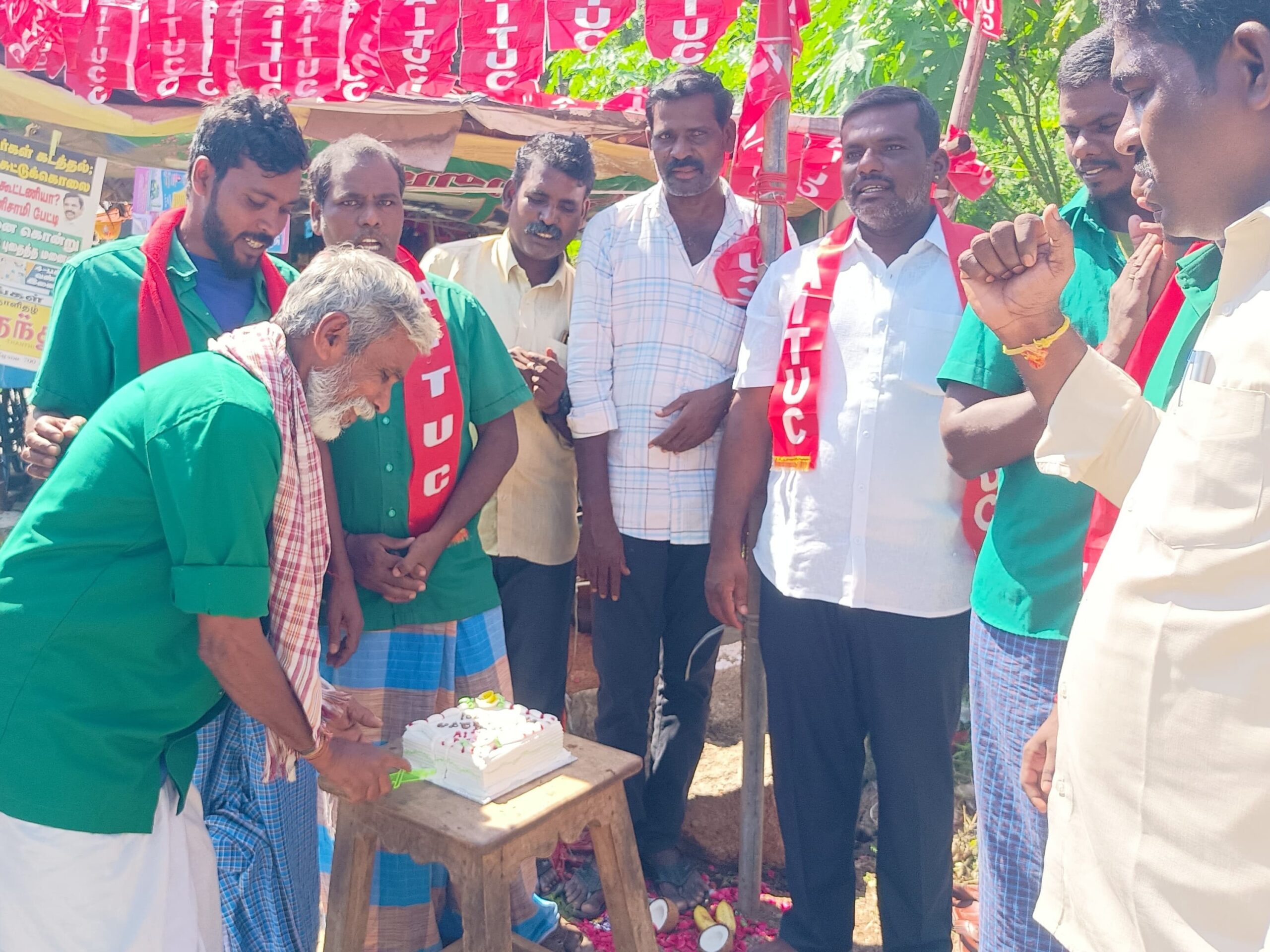 పుత్తూరులో ఏఐటీయూసీ దినోత్సవం